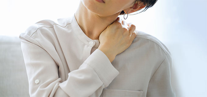 つらい肩こりを治したい!簡単にできるスッキリ解消法。筋肉痛との違いも解説!